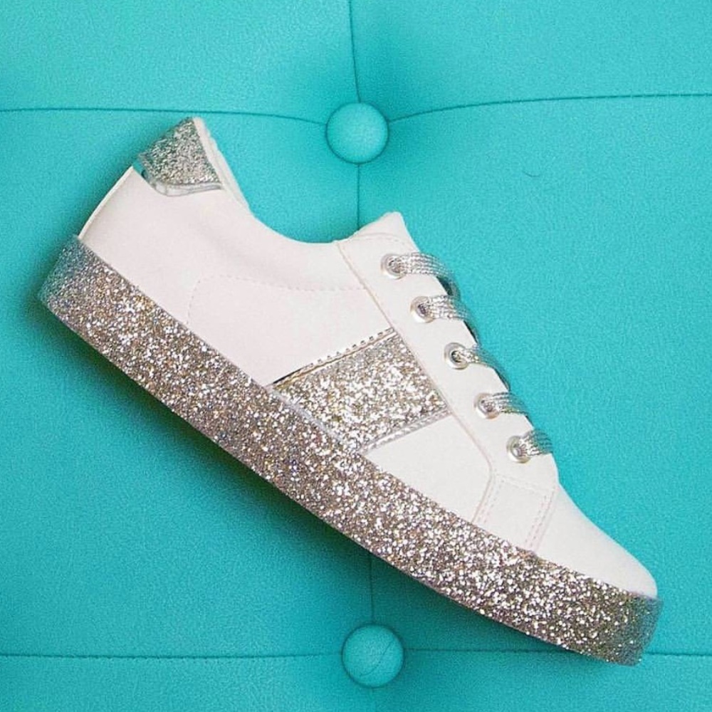 QUPID Streetwear White sneaker silver glitter trim - Picture 2 of 3